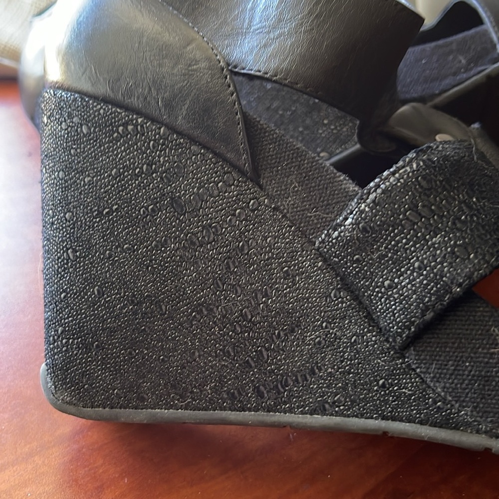Tsubo Neelie Wedge Sandals - Picture 5 of 8